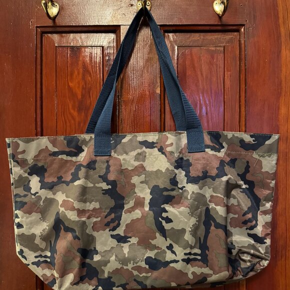 Beams Camo Tote - Picture 2 of 3